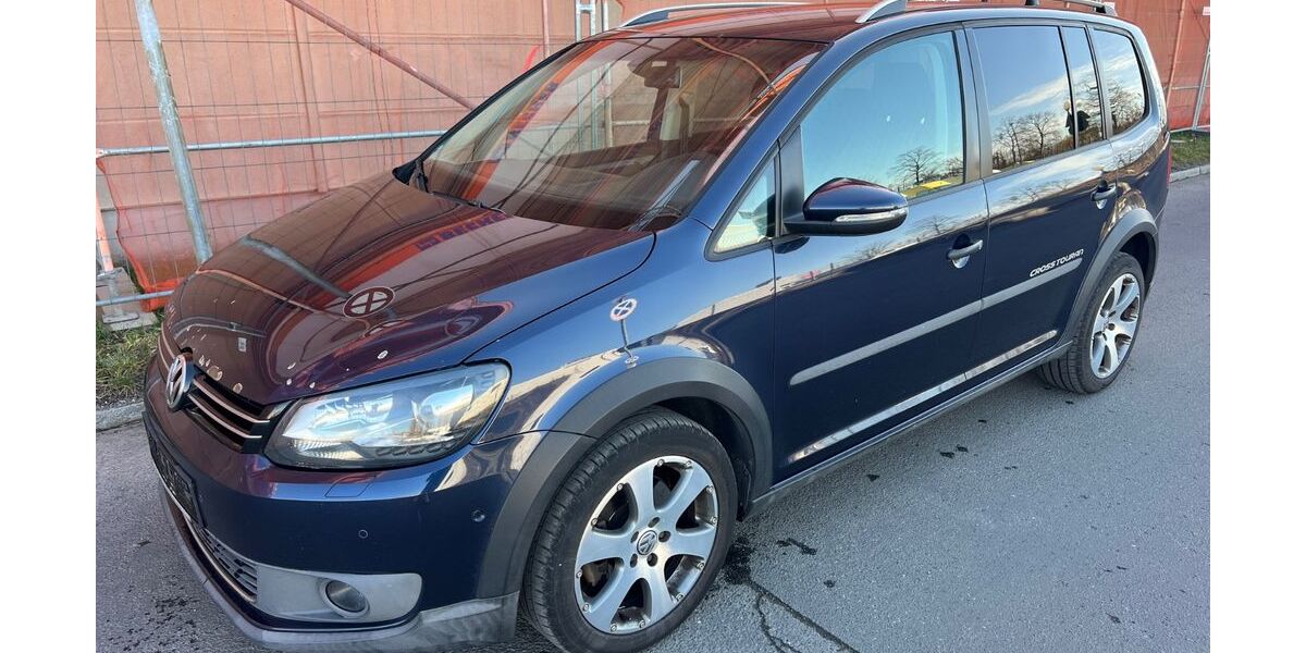 VW Touran 279.000 km 4.950 &euro; Berlin 12057