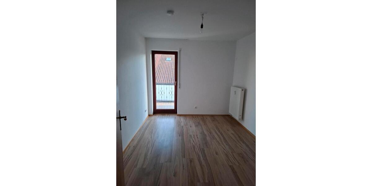 Etagenwohnung Landau an der Isar - 3 Zimmer, 86 m&sup2;, 900&euro; | Angebot:25632221