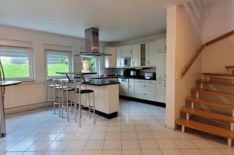 Reihenhaus Frankfurt am Main Nord-Ost - 5 Zimmer, 140 m&sup2;, 2.300&euro; | Angebot:26299992