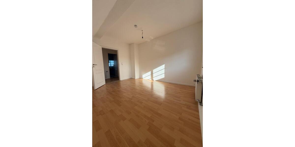 Dachgeschoßwohnung Remscheid Lüttringhausen - 2 Zimmer, 63 m&sup2;, 500&euro; | Angebot:25994220