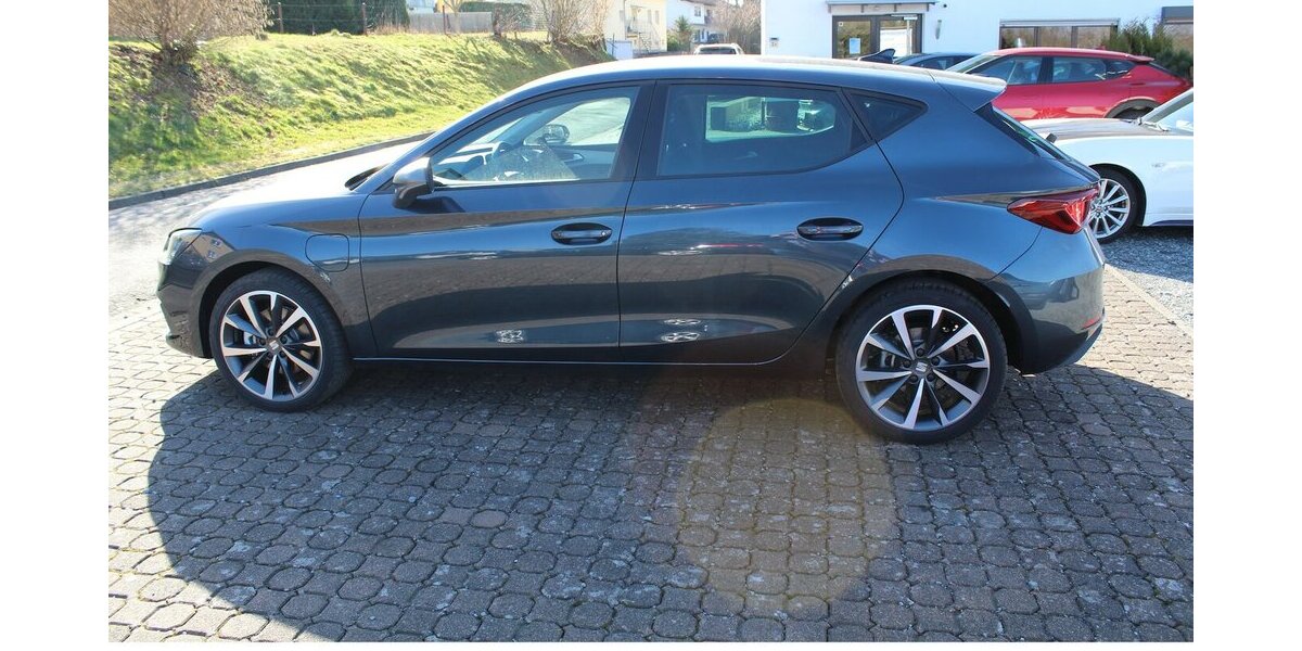 Seat Leon FR 1,4 e-HYBRID NAVI/18Zoll/LED/Kamera 74.562 km 21.900 &euro; Höchstenbach 57629