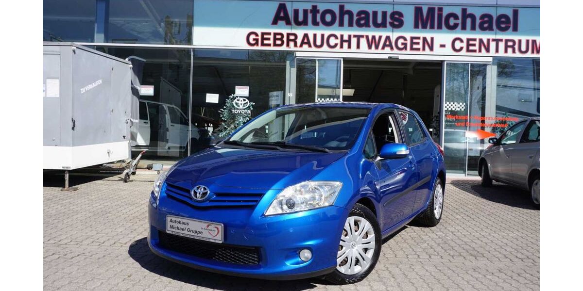 Toyota Auris 80.429 km 5.990 &euro; Hamburg 22043