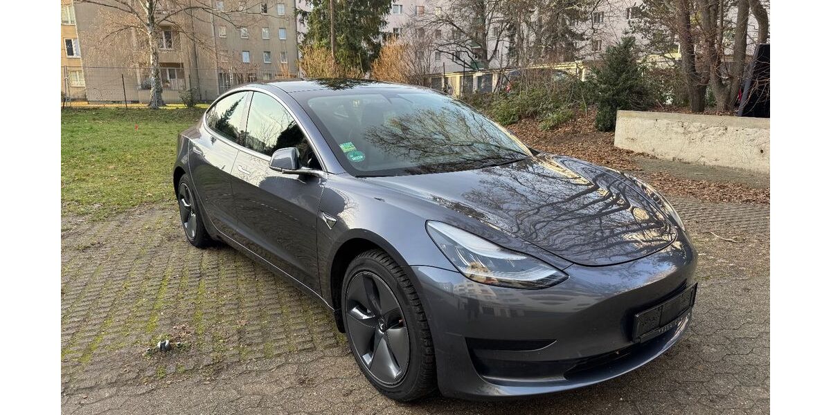 Tesla Model 3 79.681 km 21.300 &euro; Berlin 10715