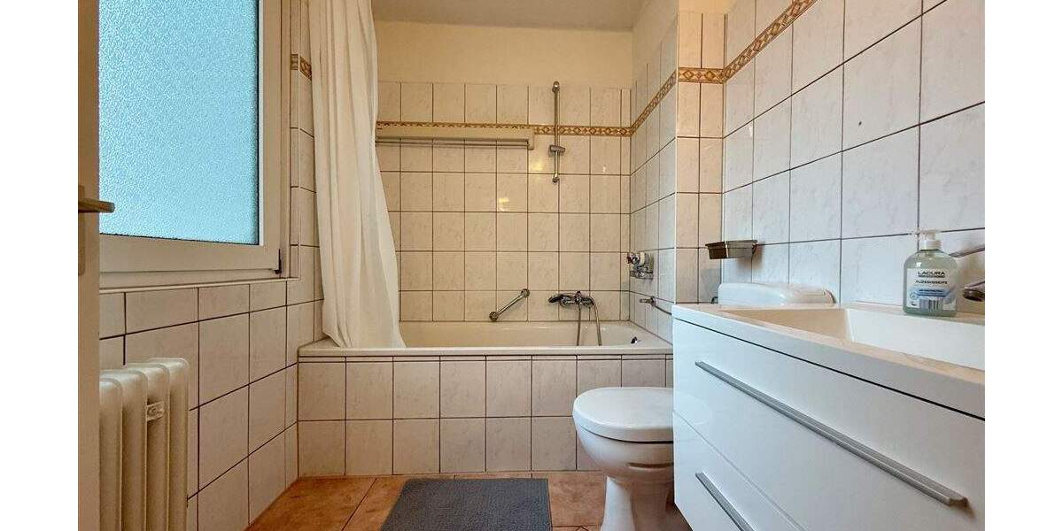 Bezugsfreie 5-Raum-Whg. mit Essbereich, Balkon, und EBK Henri-Dunant-Allee, Kronshagen 4 zimmer