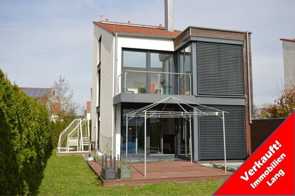 Verkauft! Bestlage! Modernes 5,5-Zi.-Stadthaus mit Einbaukü., 3 Bädern, u. Sauna im Westen v. Rgbg.