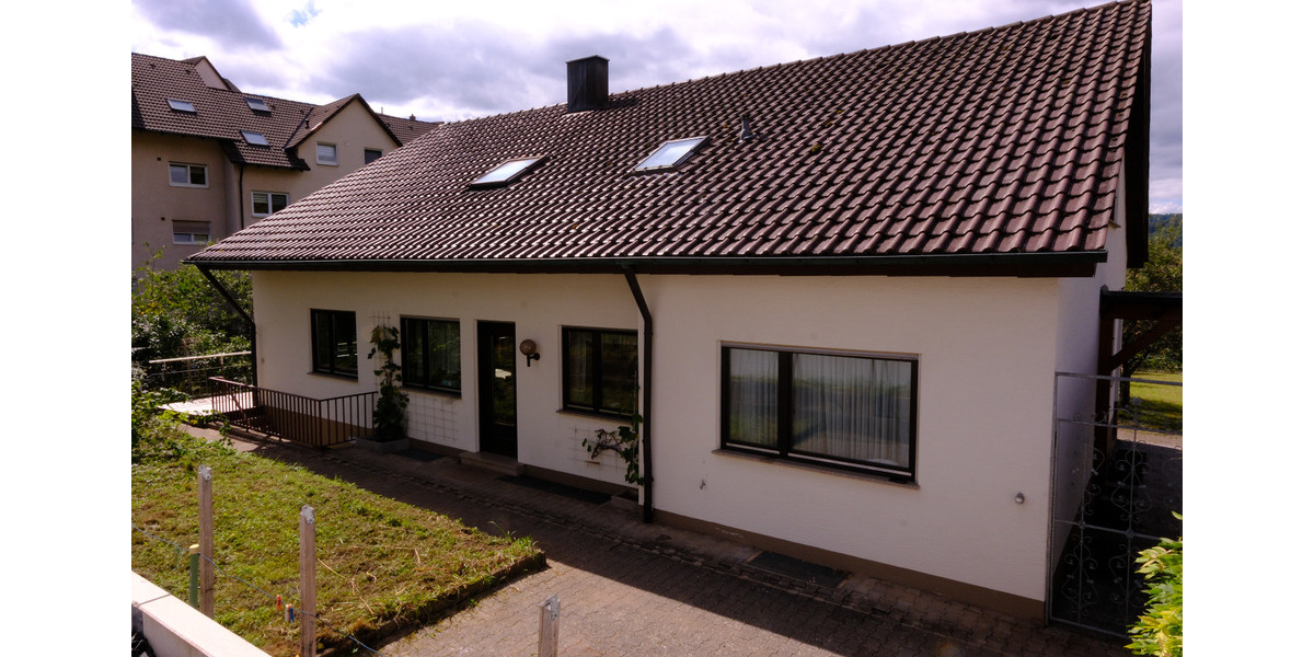Geräumiges 13 Zimmer-Einfamilienhaus mit luxuriöser Innenausstatt 13 zimmer