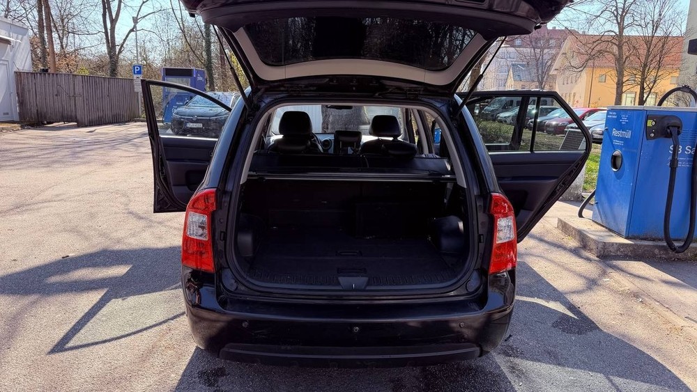 Kia Carens III 215.000 km 3.999 &euro; München 80313