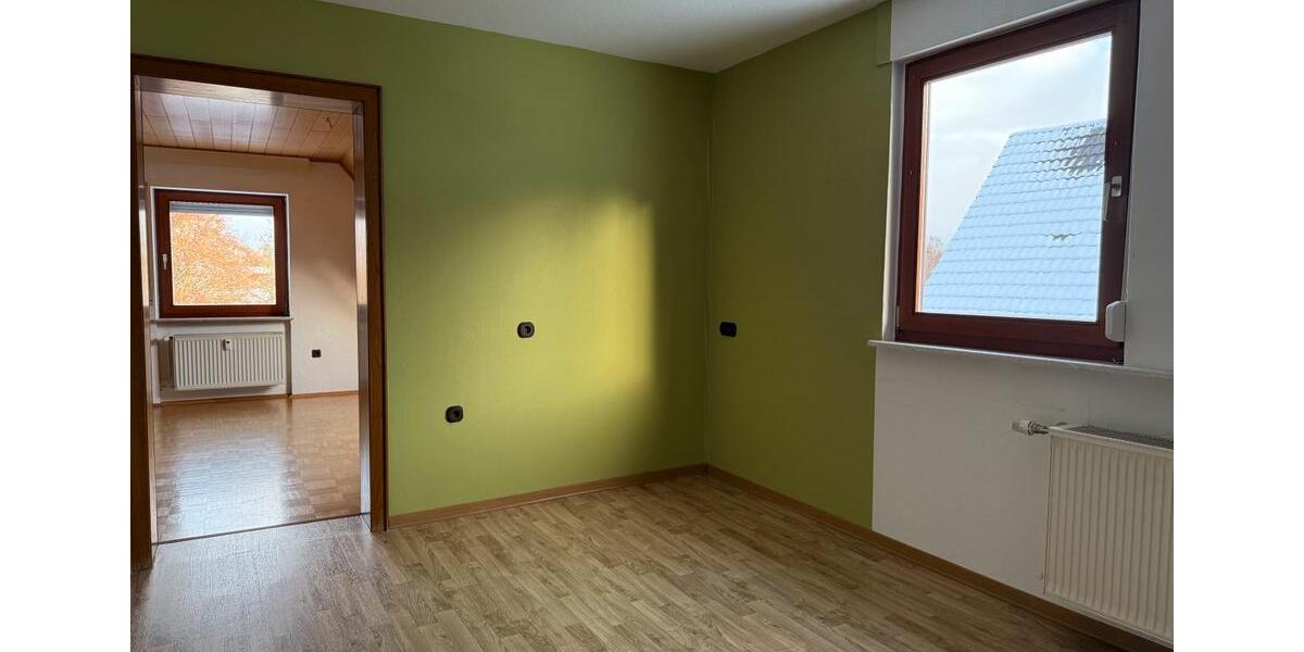 Dachgeschosswohnung in FKB- Schreufa, mit Loggia zu vermieten. 5 zimmer