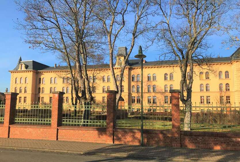 Neu, 5 Zimmer WG geeignet, frisch renoviert mit Balkon! 5 zimmer