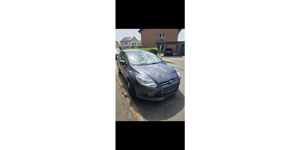 Ford Focus 98.000 km 5.250 &euro; Paderborn 33104