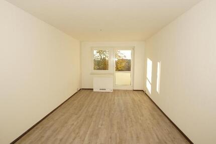 2-RWE, Balkon, Nachtstromheizung, im 1. OG