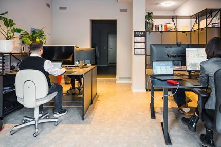 Moderner Arbeitsplatz in kleinem Gemeinschaftsbüro - All-in-Miete zimmer