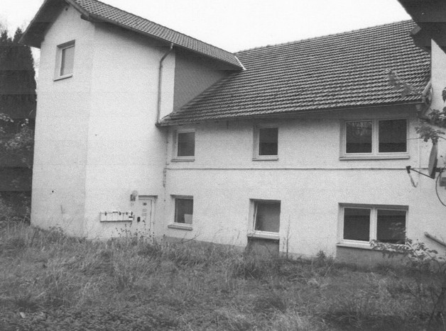Mehrfamilienhaus, Doppelgarage und Grundstück zimmer