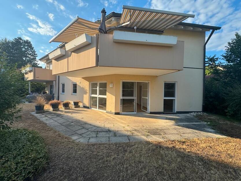 3 12 Zimmer Wohnung EG mit großer Terrasse zu vermieten