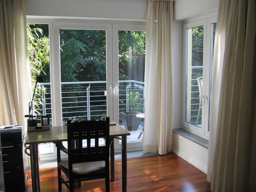 Exklusive 3-Zimmer-Wohnung mitten im Grünen aber dennoch zentral zimmer