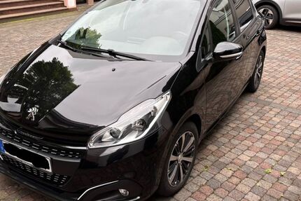 Peugeot 208 90.000 km 8.000 &euro; Düsseldorf 40223