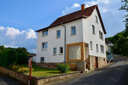 Charmante Doppelhaushälfte mit 4 Zimmern, Küche und kleinem Garten! 4 zimmer