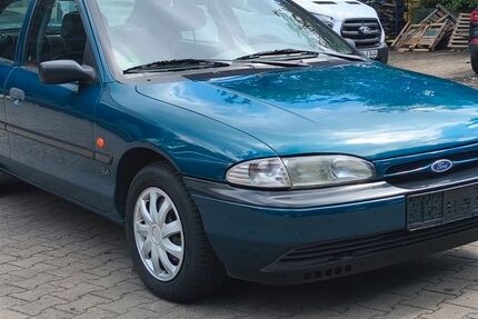 Ford Mondeo 99.738 km 2.999 &euro; Berlin 12349