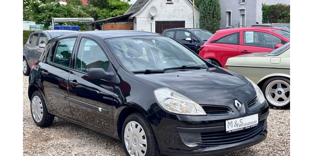 Renault Clio 108.000 km 2.990 &euro; Bitterfeld-Wolfen 06766