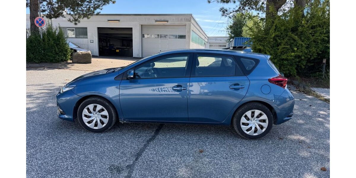 Toyota Auris 161.356 km 5.999 &euro; Barsbüttel 22885