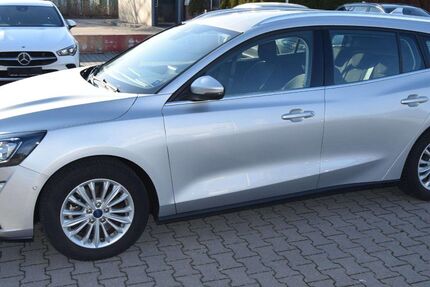 Ford Focus 82.678 km 14.989 € Poing 85586