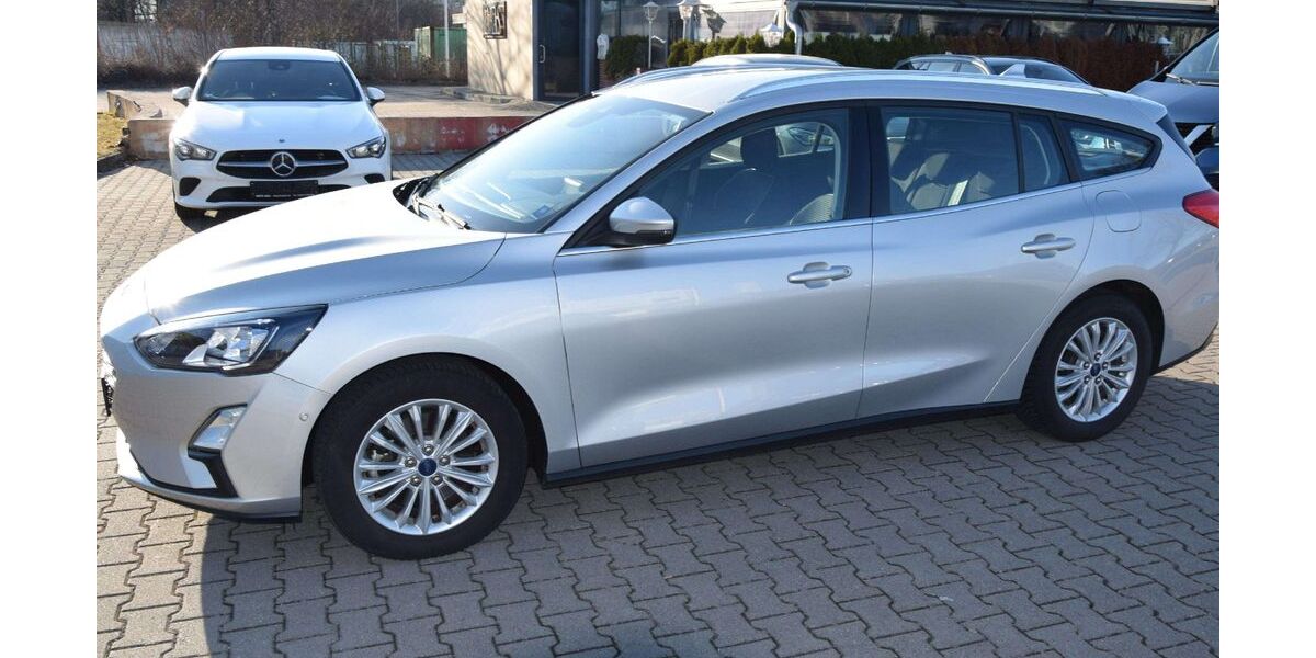 Ford Focus 82.678 km 14.989 € Poing 85586