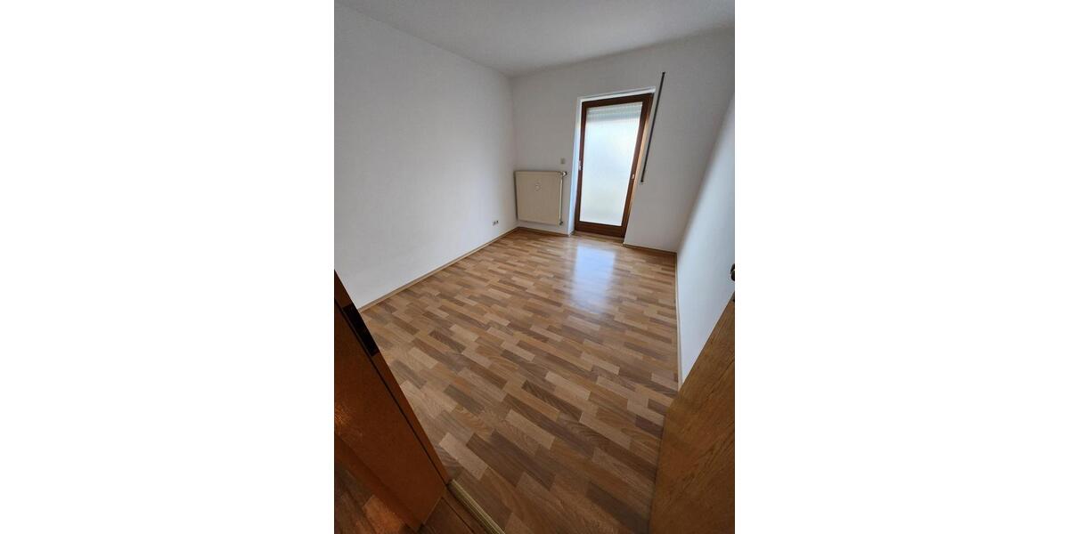 Etagenwohnung Schöllnach - 4 Zimmer, 110 m&sup2;, 700&euro; | Angebot:25408053