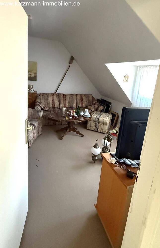 Wohn- und Geschäftshaus + Garagen + 1.186 m² großes Grundstück zu verkaufen