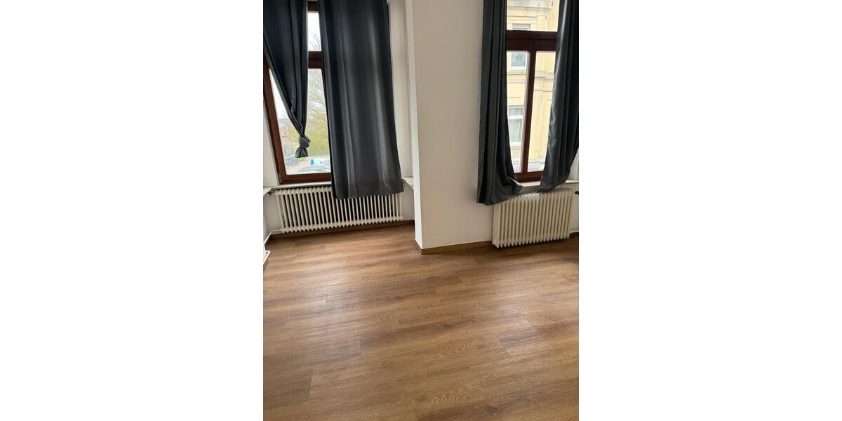Etagenwohnung Varel - 4 Zimmer, 150 m&sup2;, 1.100&euro; | Angebot:26267997