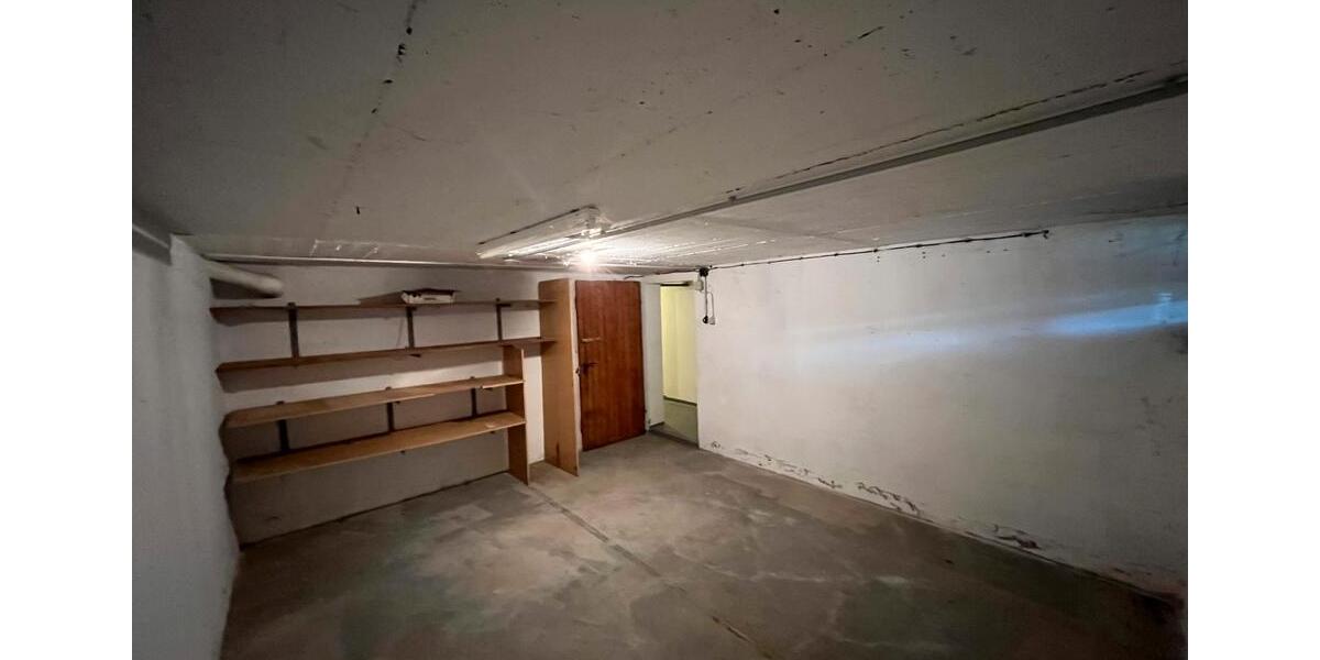 Großzügig geschnittene helle Etagenwohnung Balkon nahe Stadtkern 3 zimmer