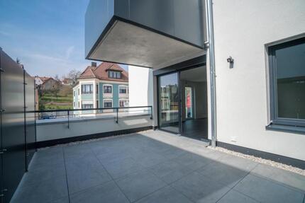 *großzügig & hell & zentral mit Küche* 2 zimmer