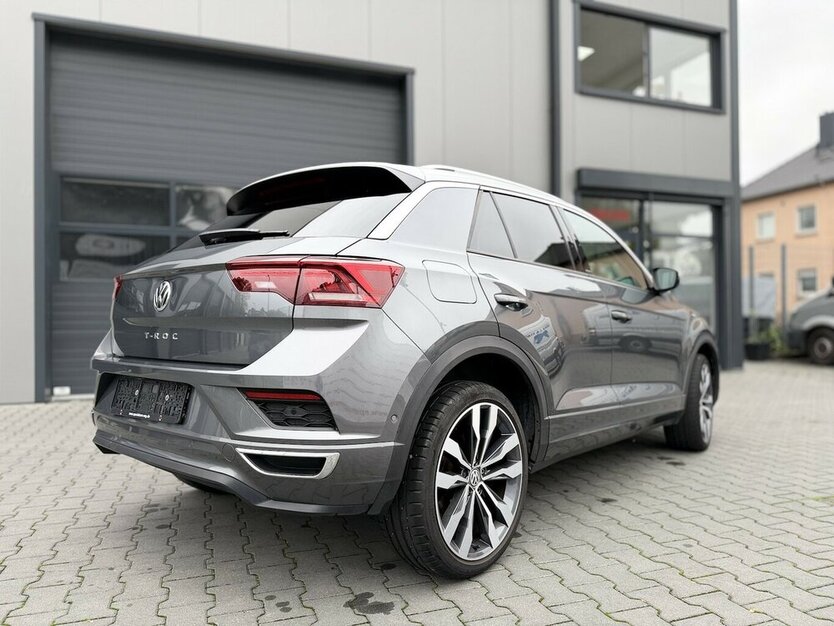 VW T-Roc R-line / IQ / Panorama / Virtual Cockpit 45.000 km 25.390 € Mönchengladbach 41066