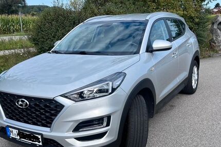 Hyundai TUCSON 74.000 km 17.500 € München 81543