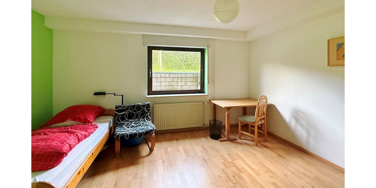Frankfurt-Nieder-Erlenbach: Einmalige Lage! Großzügiges Villenanwesen am Bebauungsrand - Einfamilienhaus Frankfurt am Main Bonames | Angebot:26334718