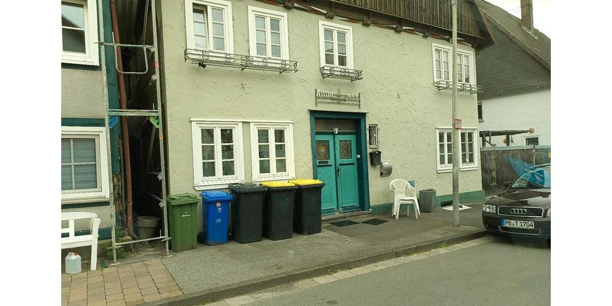Einfamilienhaus Bad Arolsen - 10 Zimmer, 200 m&sup2;, 75.000&euro; | Angebot:20576417