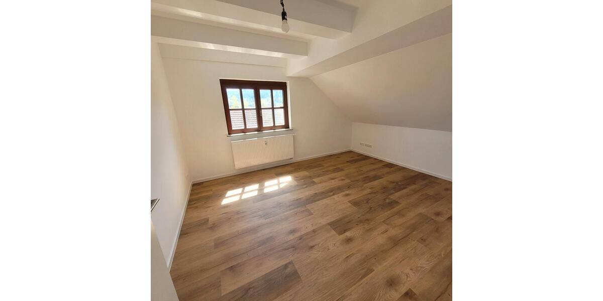 Dachgeschoßwohnung Mitwitz - 4 Zimmer, 77 m&sup2;, 725&euro; | Angebot:26367691
