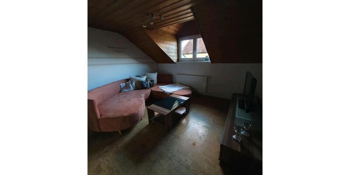 Dachgeschoßwohnung Salzweg - 4 Zimmer, 104 m&sup2;, 1.100&euro; | Angebot:26497359