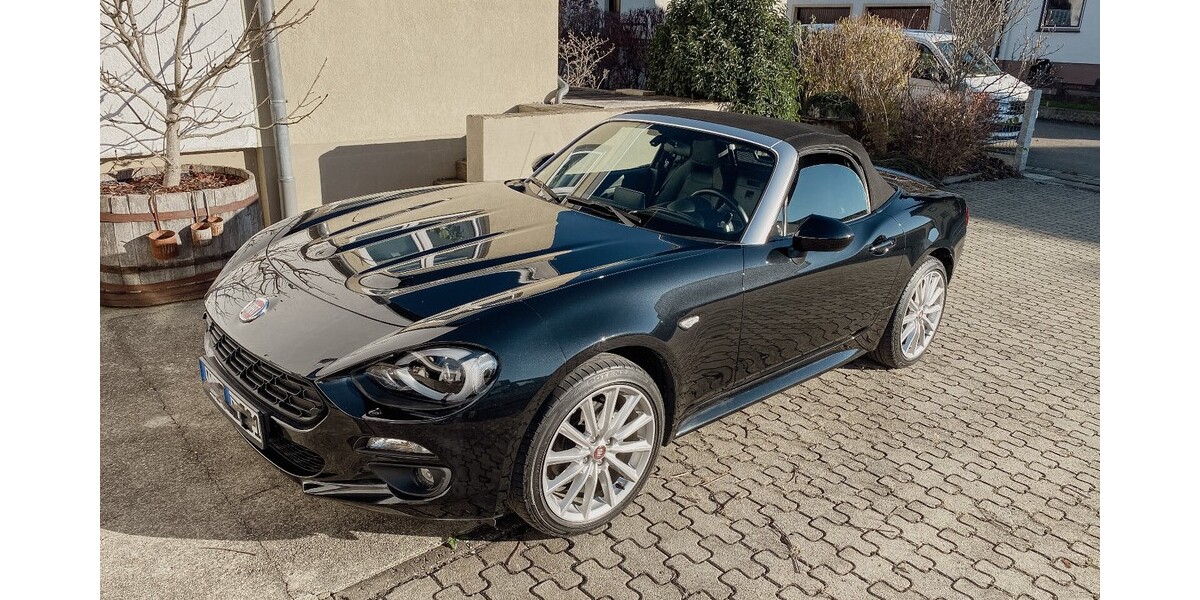 Fiat 124 Spider 19.505 km 22.500 € Buch 89290