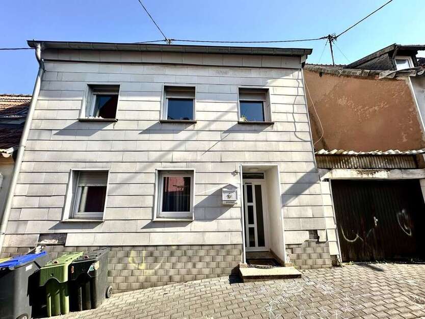 Haus zum Kaufen in Saarbrücken Dudweiler 189.000 € 174 m²