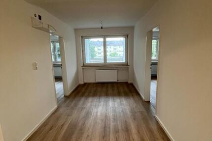 Frisch renovierte 4,5-Zimmer-Wohnung mit Balkon in Königsbrunn 4.5 zimmer