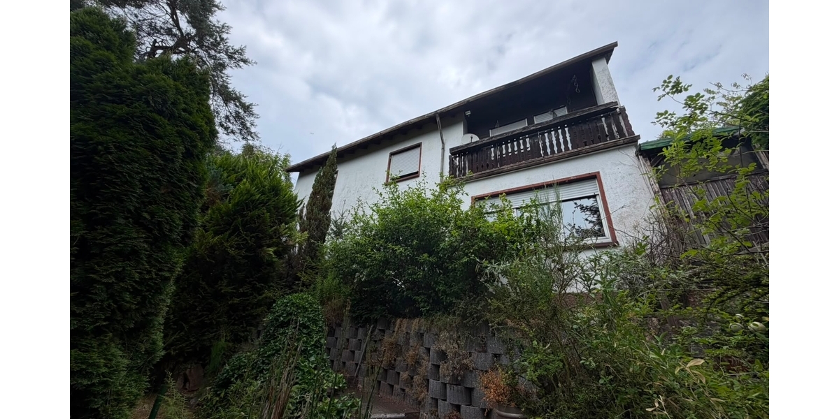 Potenzialstarkes Sanierungsobjekt: Freistehendes Ein- oder Zweifamilienhaus in Waldfischbach - Zweifamilienhaus Waldfischbach-Burgalben Rheinland-Pfalz | Angebot:27103932