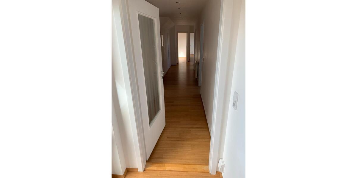 Dachgeschoßwohnung Chemnitz Kapellenberg - 3.5 Zimmer, 77 m&sup2;, 135.000&euro; | Angebot:25404114