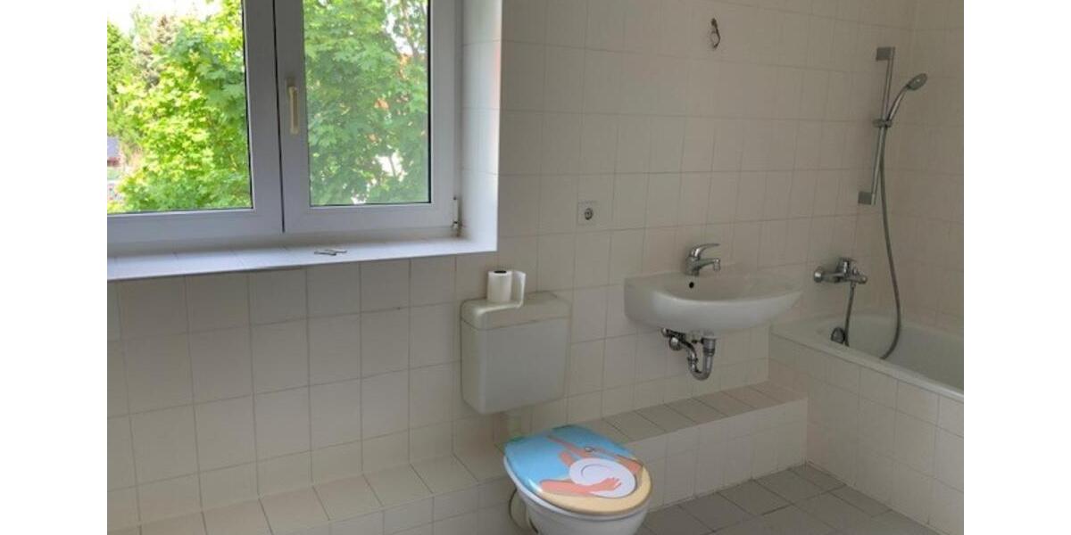 **Helle Dachgeschosswohnung zu vermieten** 3 zimmer