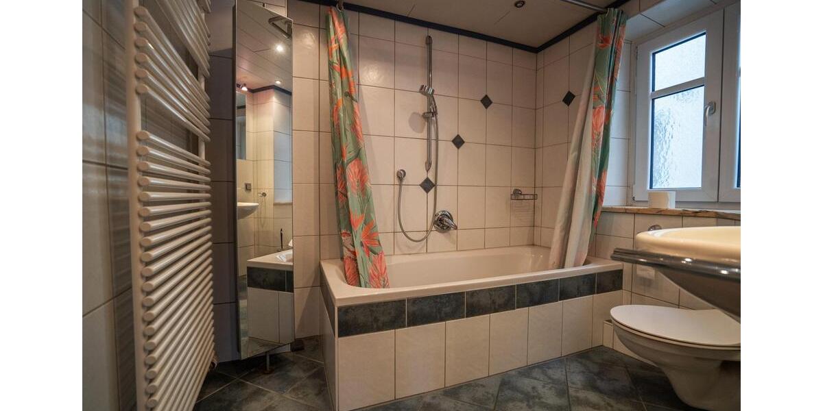 Wohnung und Haus in einem - saniertes Altstadthaus mit insgesamt 93m², EBK und Klimaanlage 3 zimmer