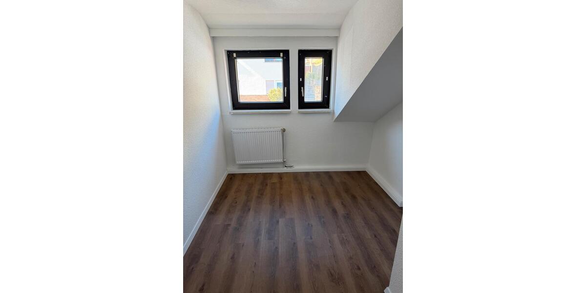 Dachgeschoßwohnung Pohlheim - 4 Zimmer, 105 m&sup2;, 1.500&euro; | Angebot:26285044
