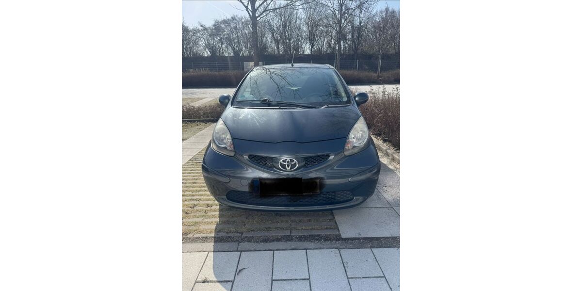 Toyota Aygo (X) 161.000 km 1.950 &euro; München 80689
