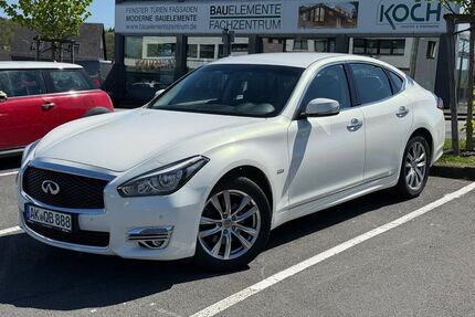 INFINITI Q70