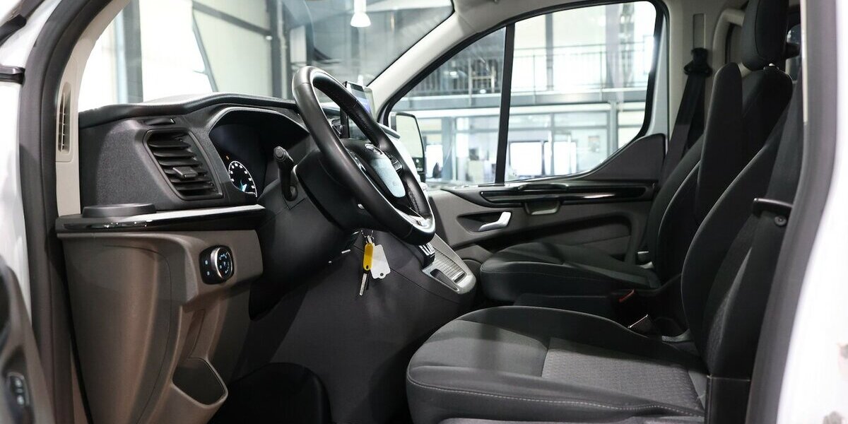 Ford Tourneo Custom 2.0 TDCI 320 L1 / 8-SITZER / NAVI 119.000 km 28.998 &euro; Hamm 59077