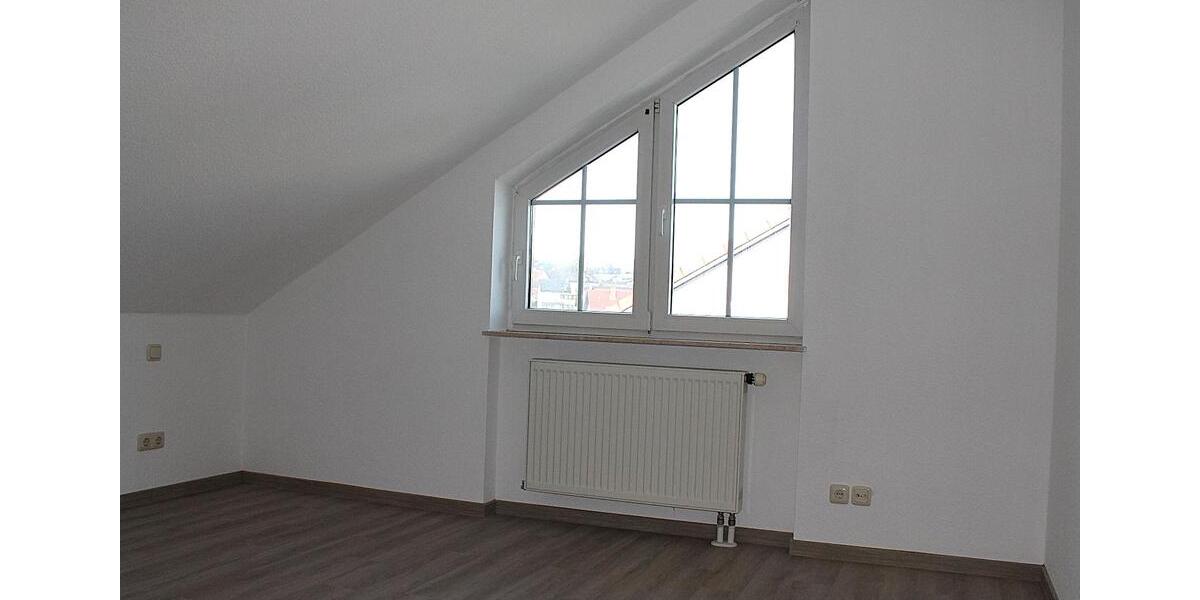 Dachgeschoßwohnung Aschaffenburg Damm - 2 Zimmer, 82 m&sup2;, 750&euro; | Angebot:26648147