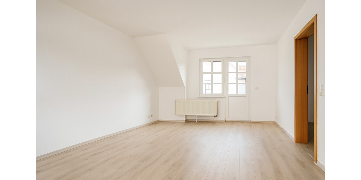 Helle und großzügig geschnittene 4-Zimmer-Wohnung mit Balkon und 120 m² in zentraler Lage von Mühlhausen 4 zimmer